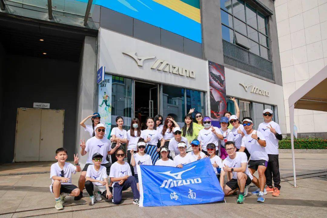 run炫彩跑活动得到了深圳免税,美津浓,五菱宏光mini,麦当劳,黑石健身