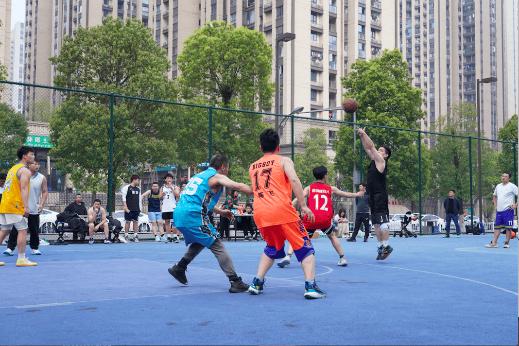 运球帷幄迎篮而上联发重庆首届3v3业主篮球赛圆满落幕