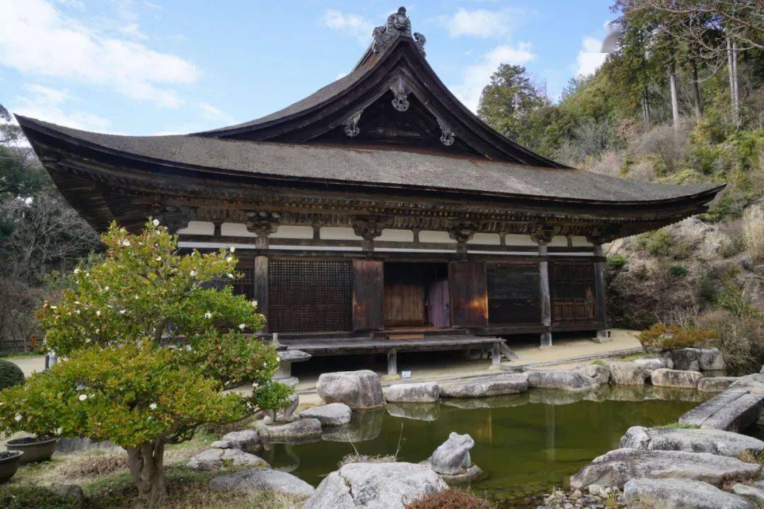 以药师如来为本尊祈雨,将这里改为天台宗寺院,并作为延历寺的别