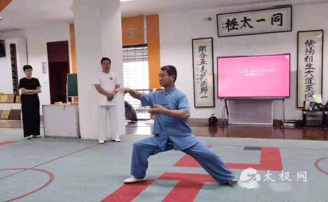 徐甲宝荣获十大"优秀太极拳馆校长"称号_武术_富平县_技艺
