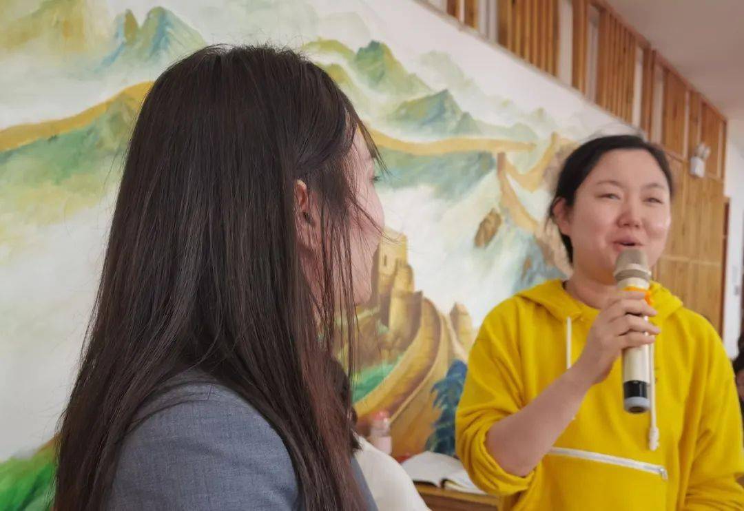 三位老师们以问题为中心,与现在老师开展现场互动,老师们分别从不同的