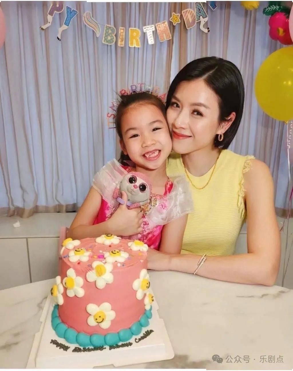 陈豪7岁女儿可爱行为引讨论专家指欠安全感与妈妈陈茵媺有关
