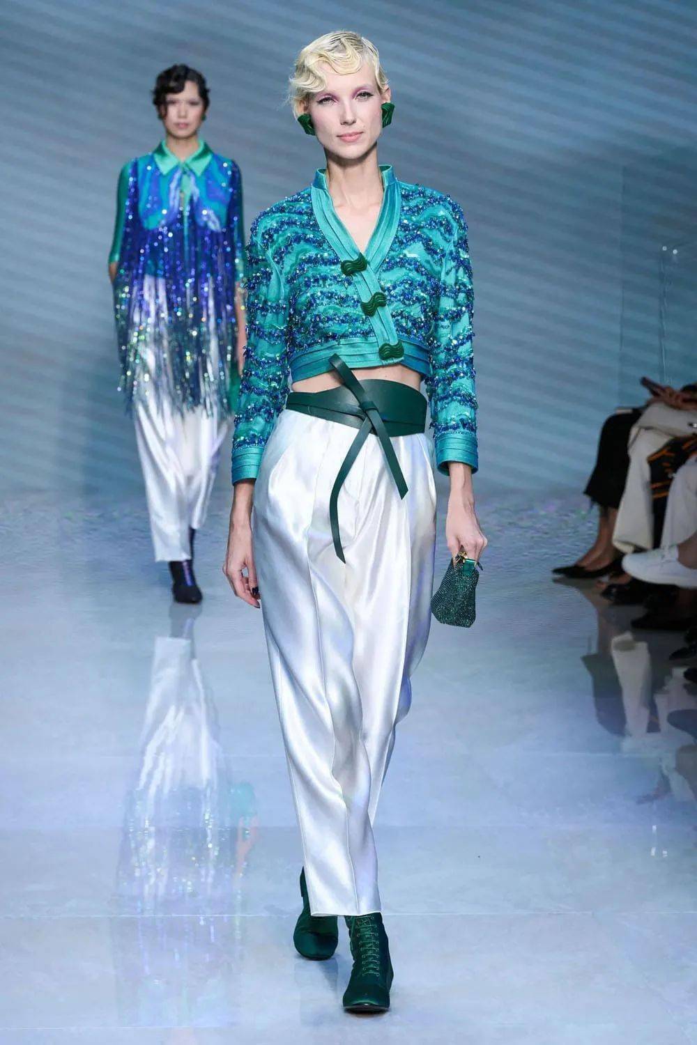 乔治·阿玛尼(giorgio armani)2024春夏系列"海洋之恋"时装秀_造型