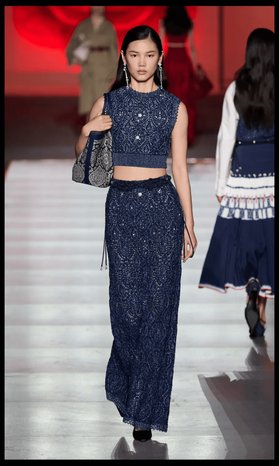 新中式穿搭风靡全网年轻人为何纷纷入坑雅莹2024春夏