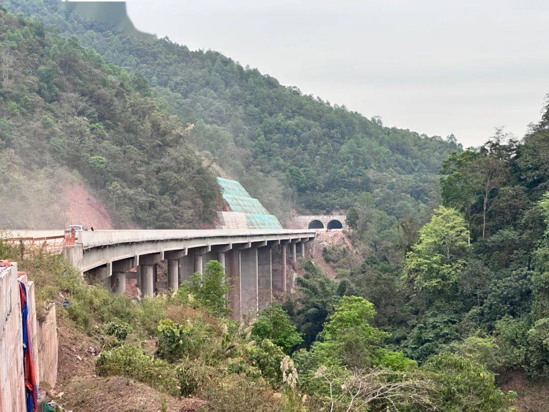 云南多个项目迎来新进展→_隧道_高速公路_施工