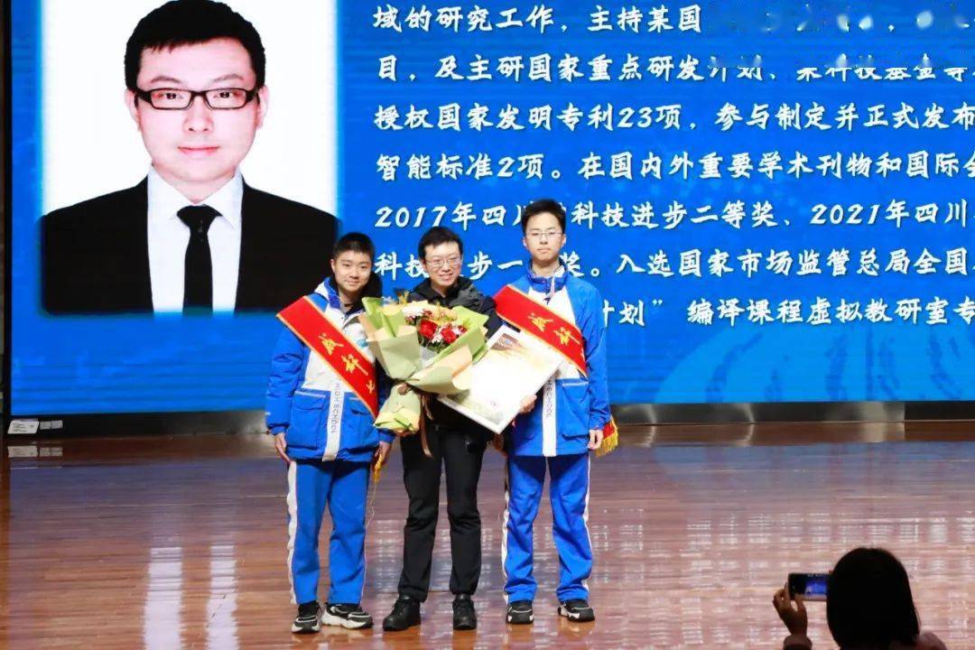 科技触碰未来人文涵养胸怀成都七中高新校区20232024学年下期校本课程