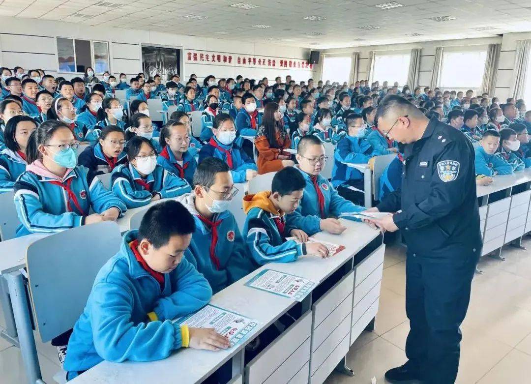 乌海市3月25日,乌海市禁毒办走进市第六中学,开展"青春无毒梦,法治伴