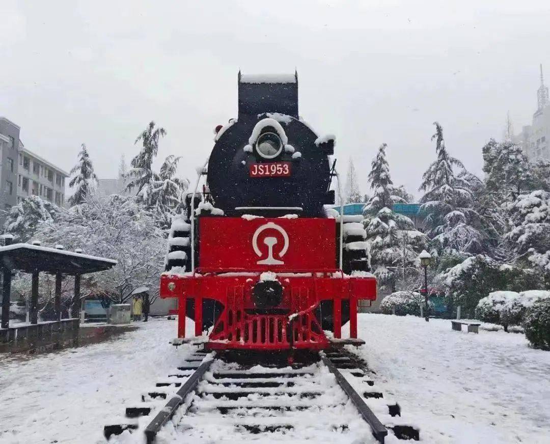 雪后的铁道校区去年三,四月份时,杨文鑫每天上午花半小时在图书馆三四