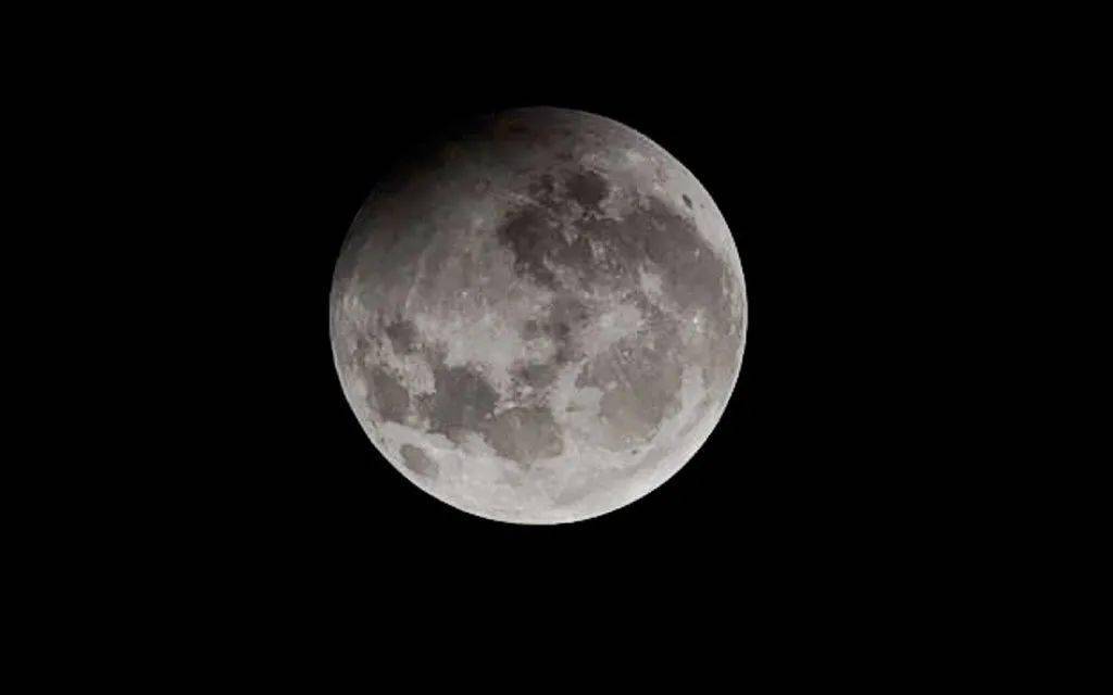 今晚裸眼观赏罕见半影月食,无需设备!