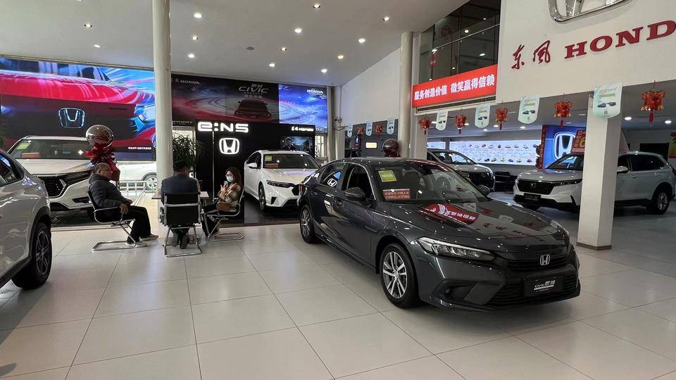 新能源车“血战”2024：降价！降价！车企“大放血”