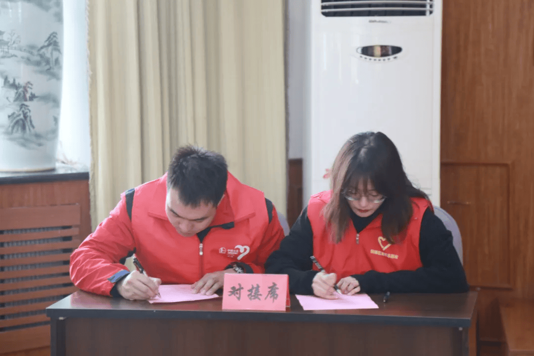 全市城市管理提升年青年志愿服务培训暨志愿共建对接示范会在建华区