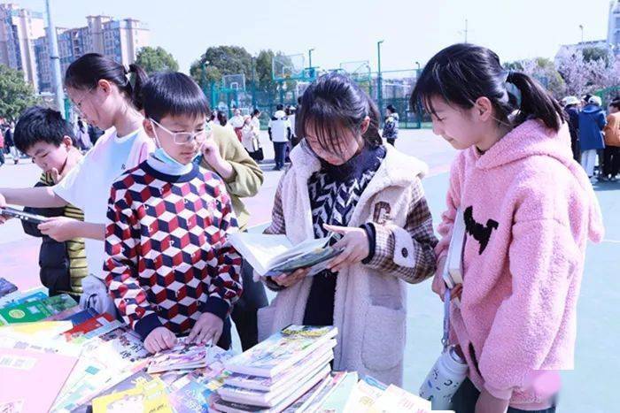 读书节腹中有书眼里有爱第十三届三叶草读书节图书跳蚤市场活动