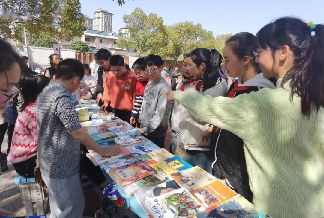 读书节腹中有书眼里有爱第十三届三叶草读书节图书跳蚤市场活动