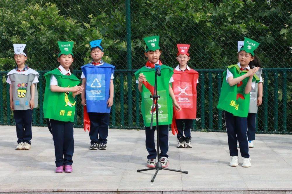 文明校园德润成长践行爱的行动成为爱的源头青岛金门路小学