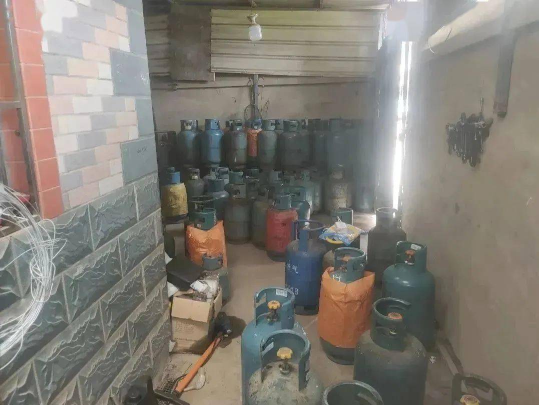 长乐多部门联合打掉一犯罪窝点