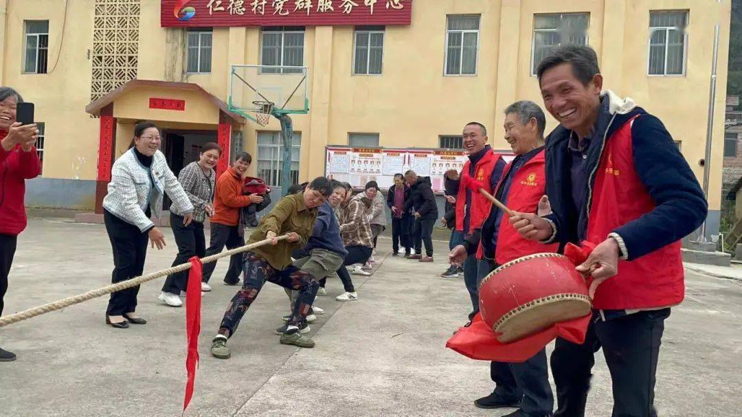 平乐县桥亭乡驻村树新风助村促文明