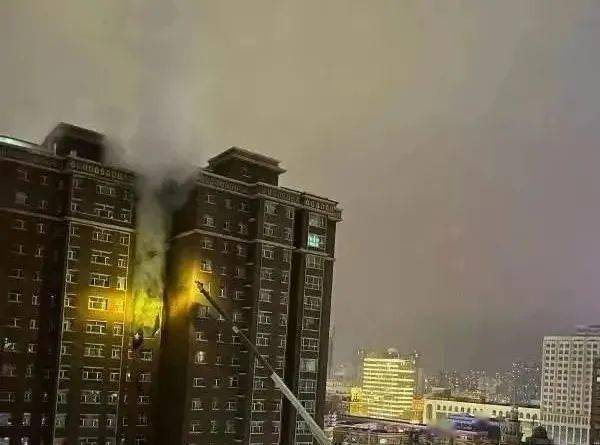 高层建筑火灾怎么逃这些保命知识要记牢