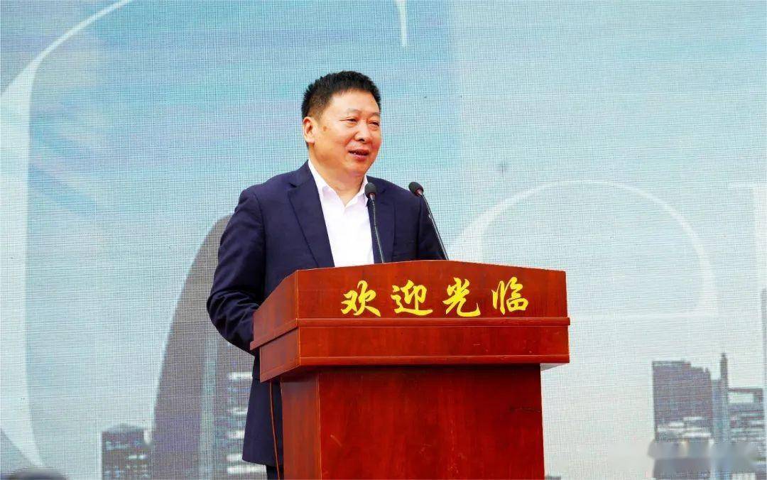 突破想象屏山再现千人火爆场面开盘当天狂销1个亿