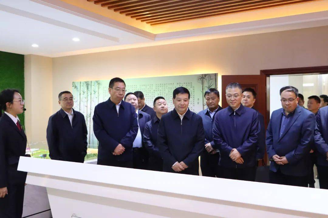 (在市检察院观摩)(在市公安局观摩)会前,与会人员还在武都区综治中心