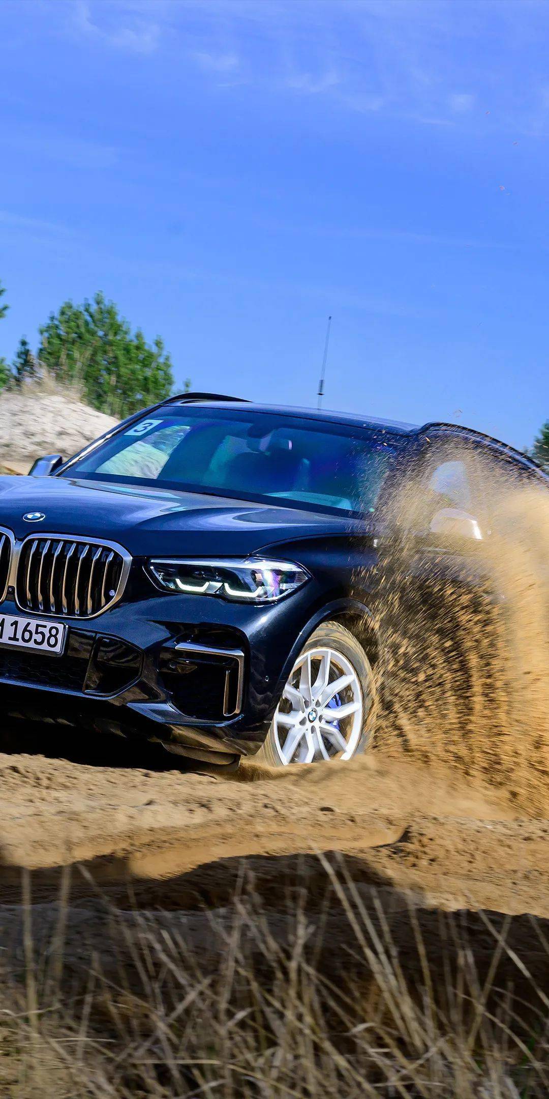 防弹版宝马7系,步枪/手雷/无人机随便招呼!