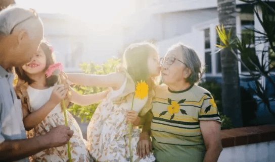 上海高端养老院一段偷拍视频曝光当你老了走不动了真相可能比想象残忍