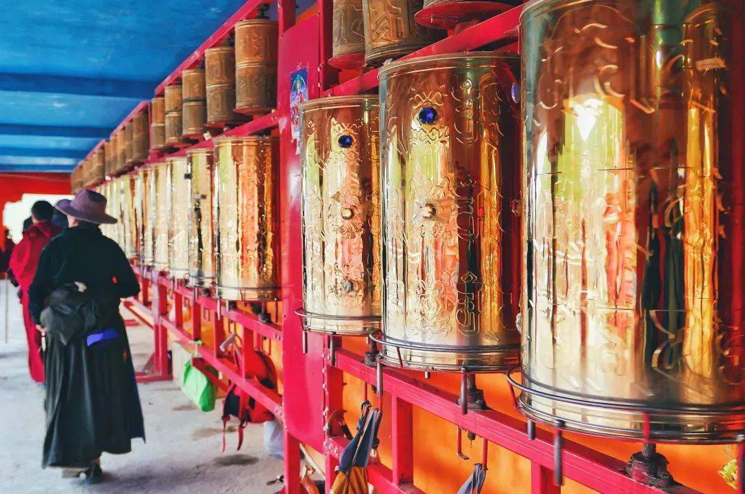 拍摄,感受最后一片净土—色达五明佛学院的禅静,朝拜,转经筒