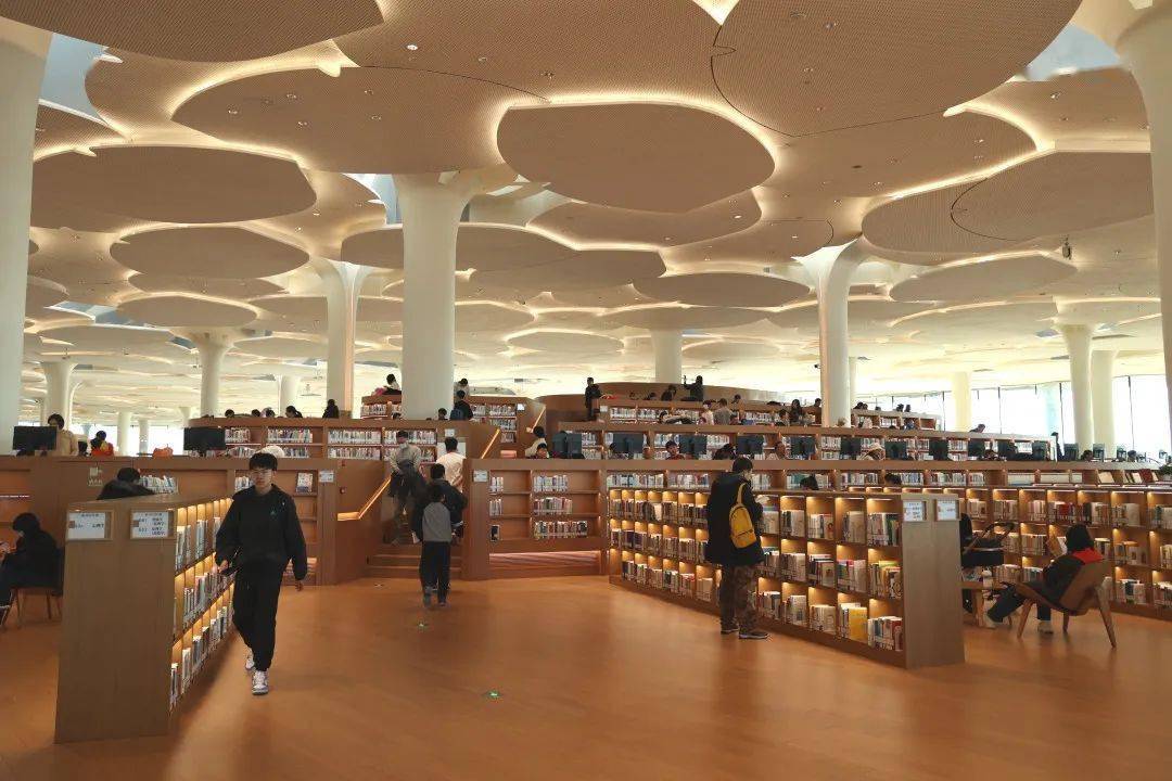 北京城市图书馆迎来第一百万位读者