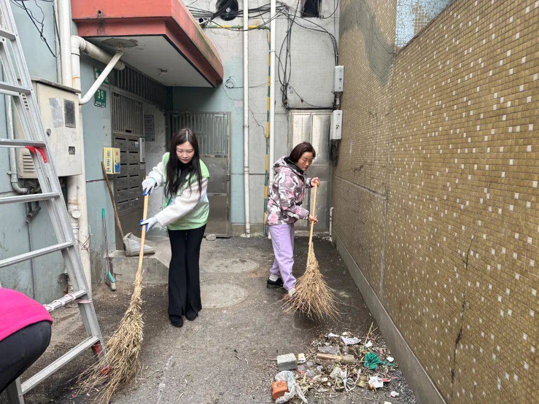 鸿锦苑,乐业一村,月浦五村,盛桥四村,盛桥新村等开展了楼道清整活动