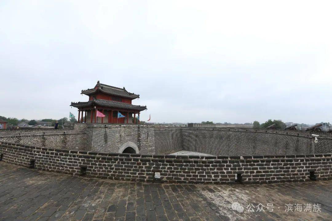 兴城城墙是明代宁远地区为防守外敌入侵行建筑的防御屏障.