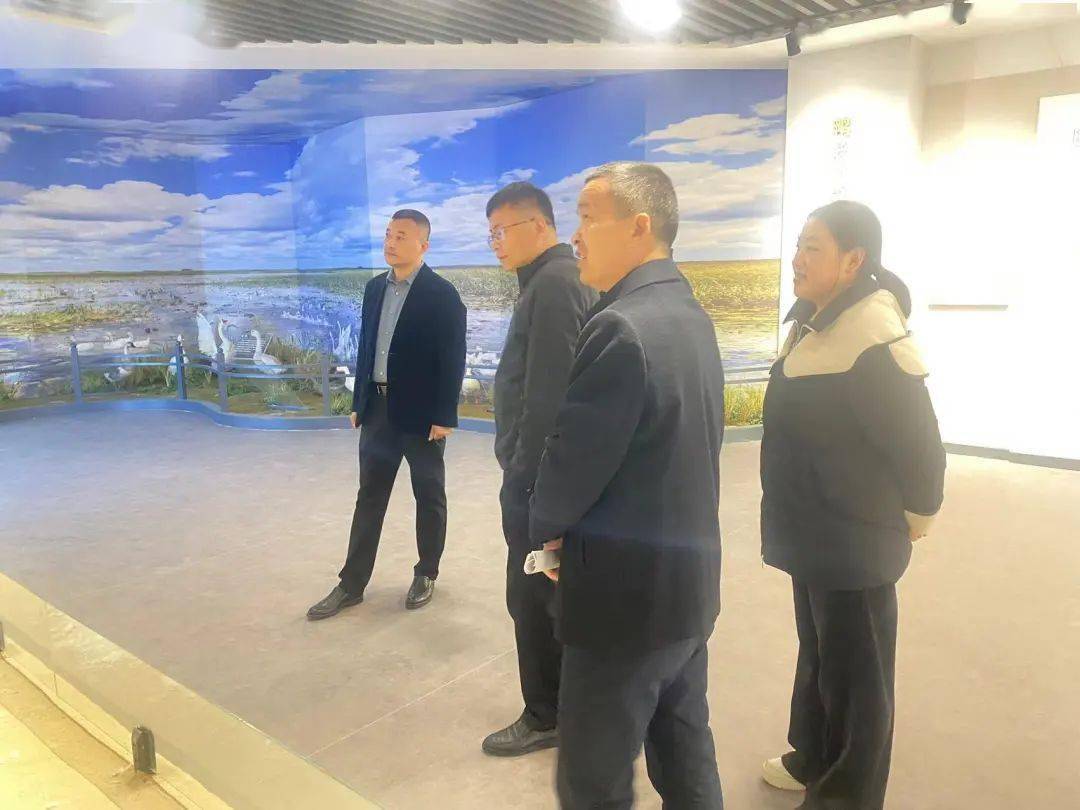 县人大常委会副主任张保省带队考察学习展厅设计指导县