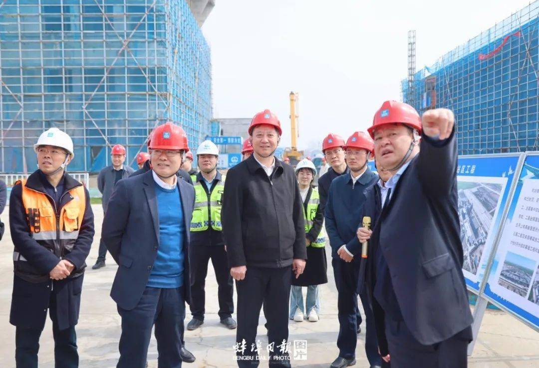 今天黄晓武走访调研重大交通工程项目建设情况