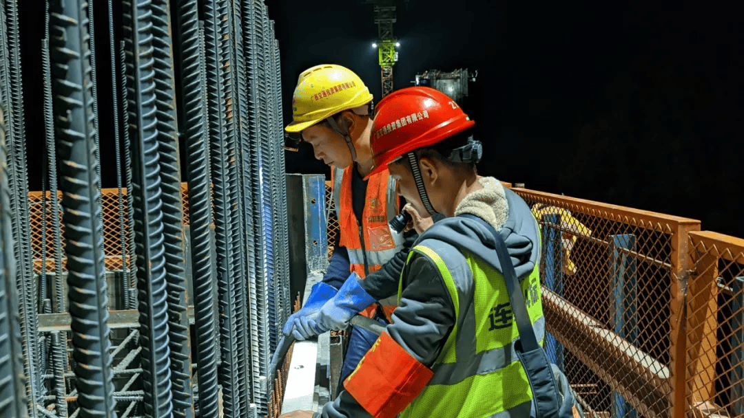 连贺4标桥梁桩基施工完成率超80%,墩柱完成率超20%,隧道工程累