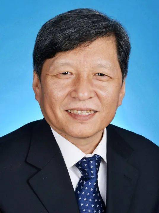 博士学位;1987年至1989年,在法国巴黎国立高等工艺学院任高级访问学者