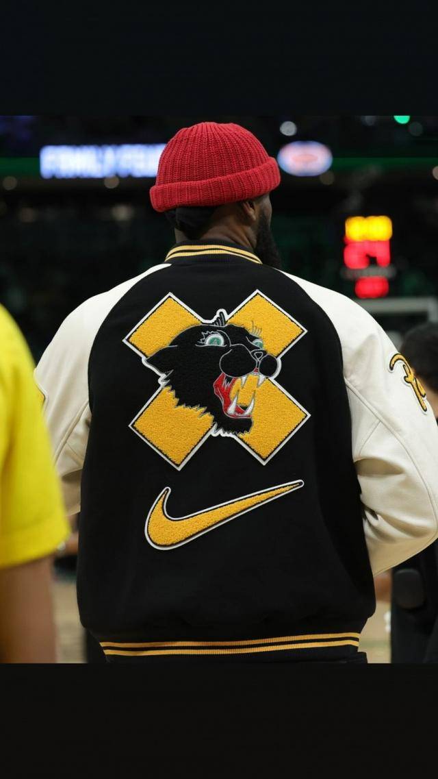 小红帽很醒目詹姆斯更新ins晒出自己今日穿搭