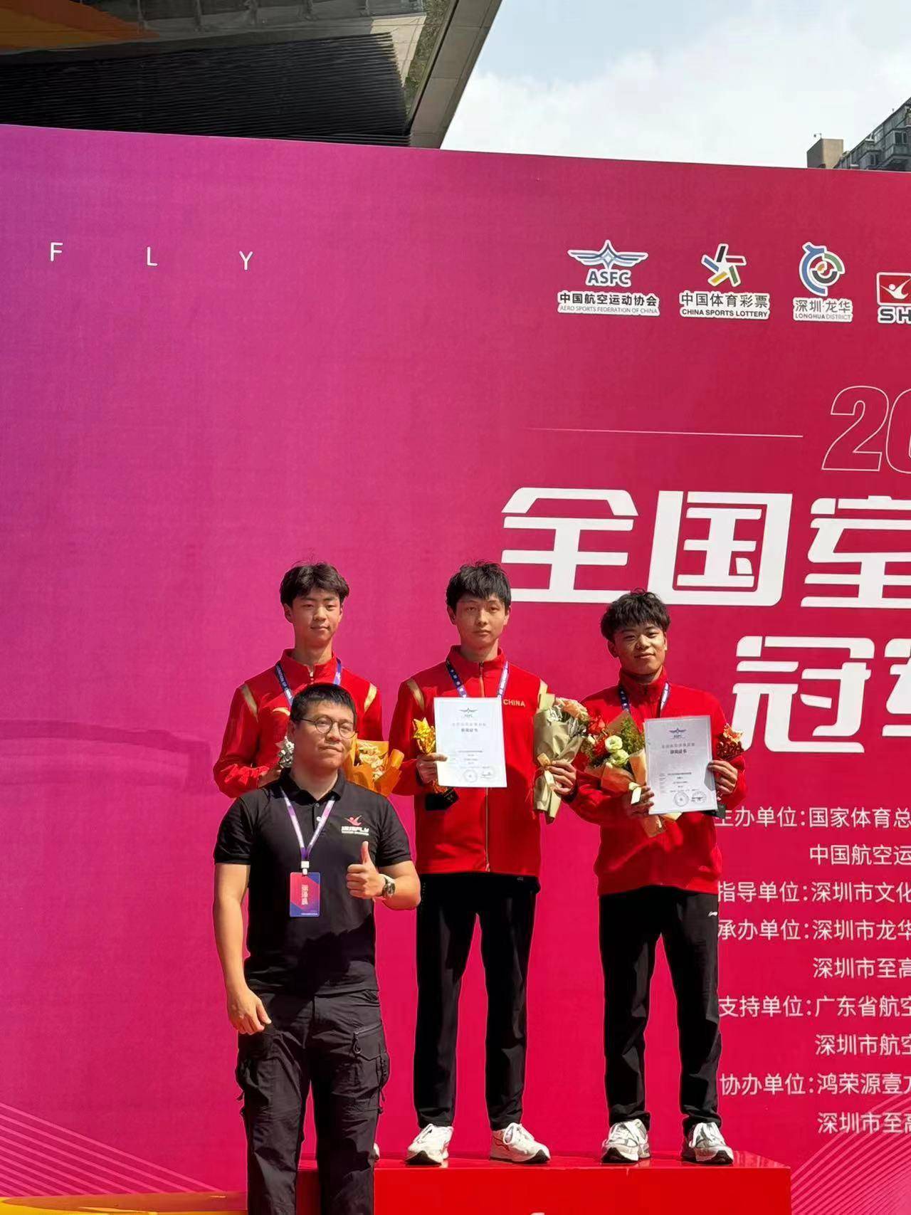 室内跳伞冠军赛 河南选手战果辉煌_比赛_风洞_李亚珂