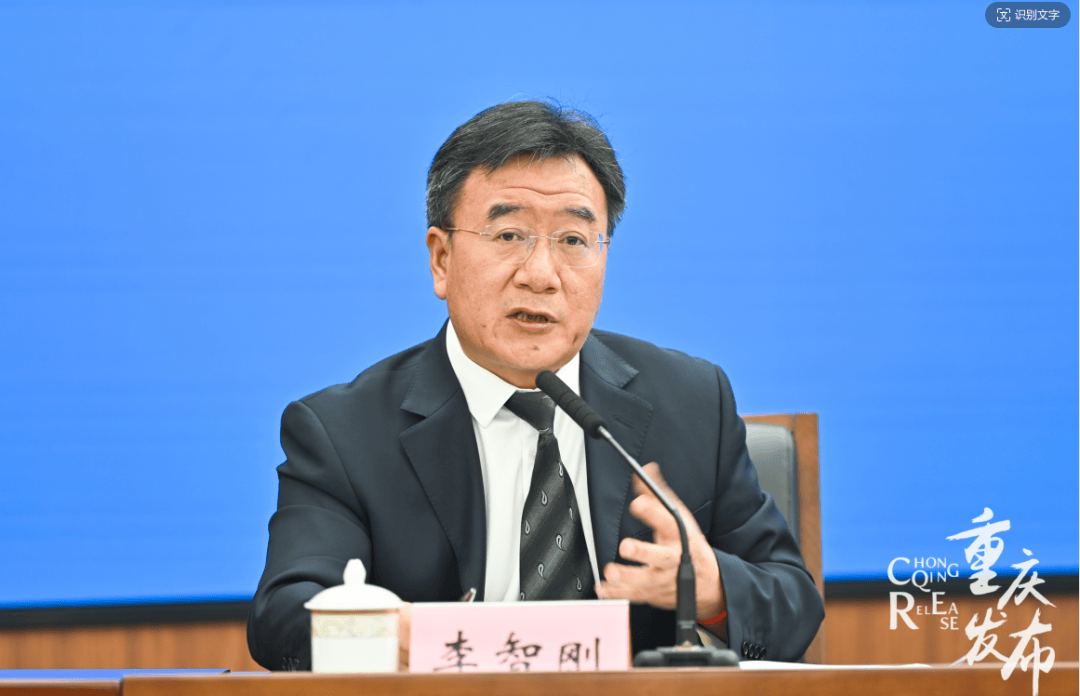 李智刚回答记者提问 邹乐 摄李智刚表示,重庆铁路投资集团是重庆铁路