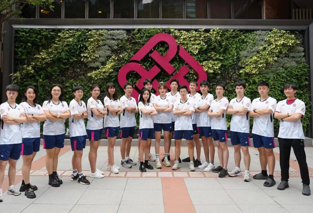 我们是一支充满活力和激情的羽毛球队.