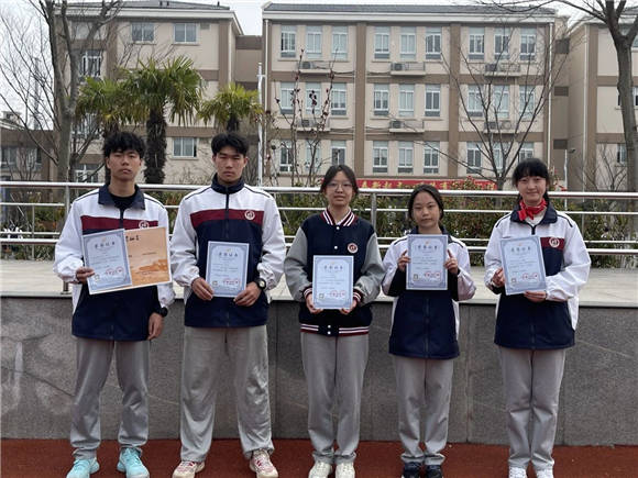 浦东吴迅中学爱我国防百炼成钢全力以赴争创辉煌高一年级东方绿舟国防