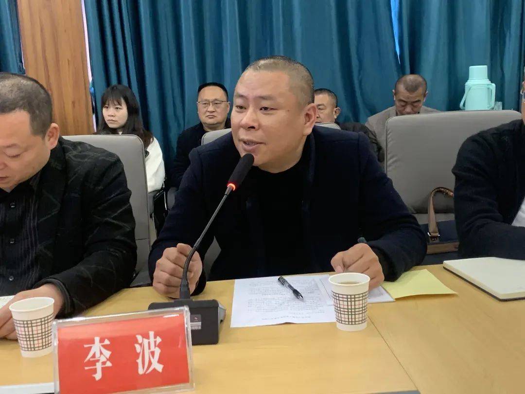 教研会议全体到访人员受到了南部县建兴镇小学王猛校长和老师们的热烈