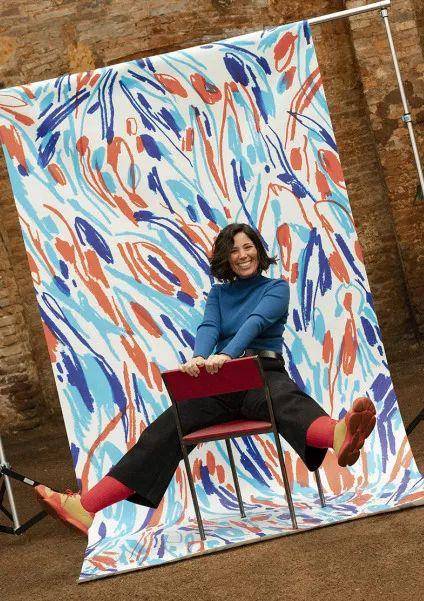 的西班牙插画家,曾担任平面设计师,并在瓦伦西亚理工大学美术系任教