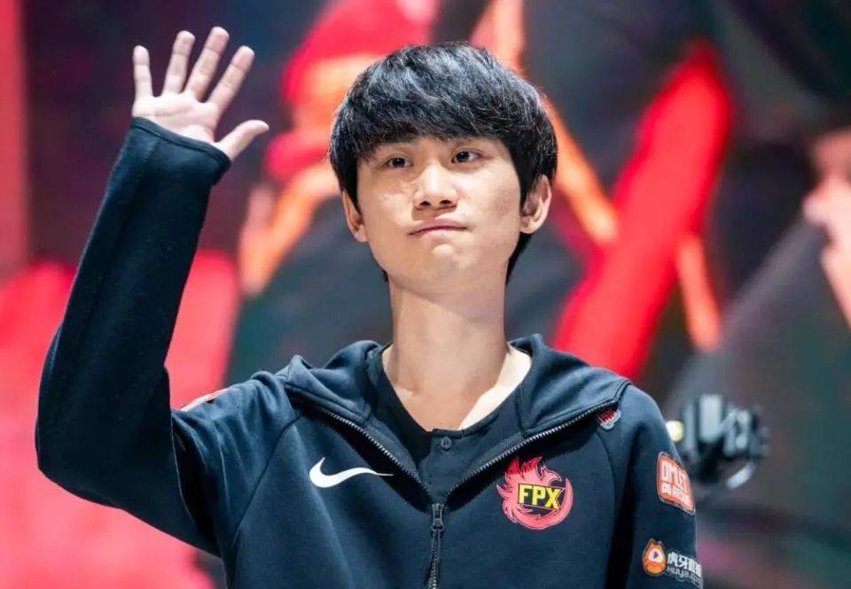 uzi回应黑粉嫌我太激进可以去看焕烽直播viper直言在lck没朋友王记得