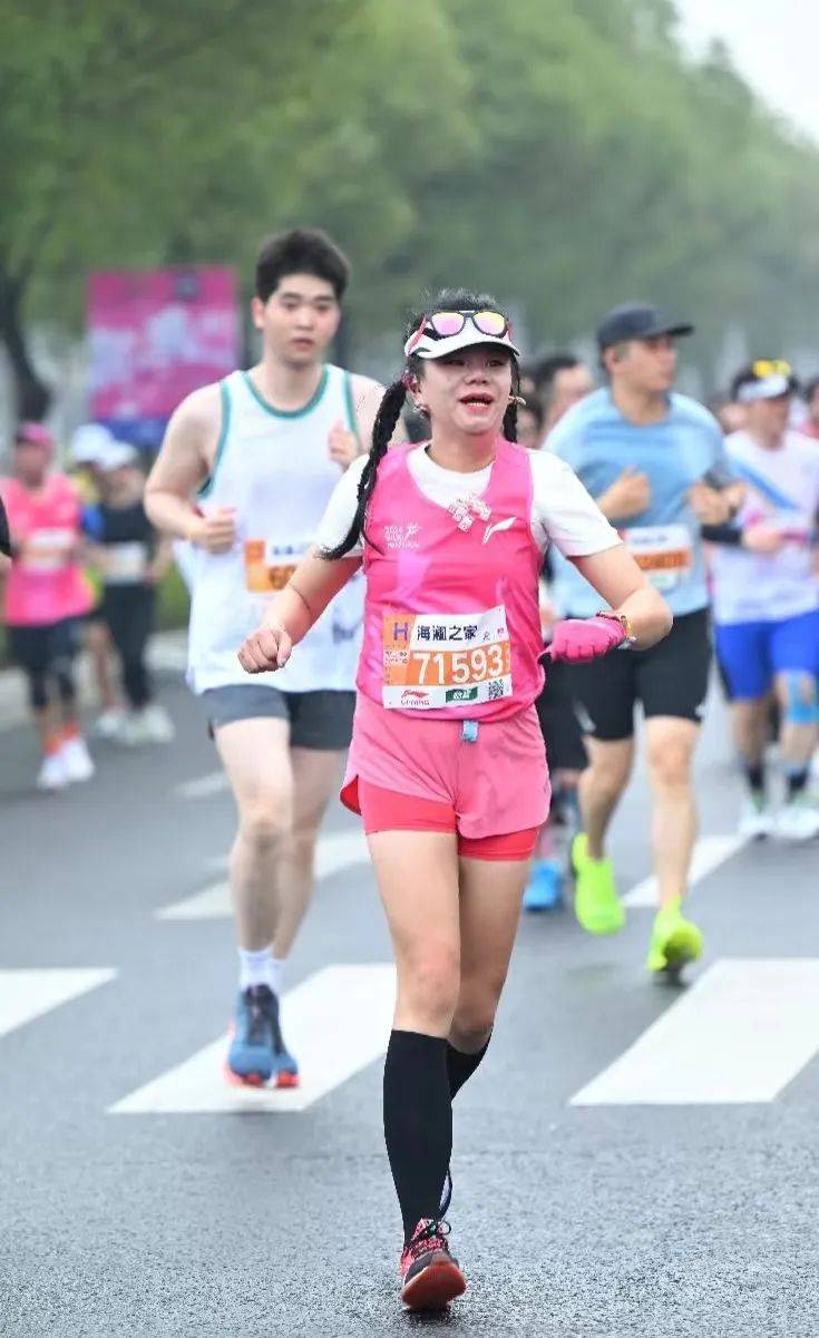 记者看赛事双重身份体验无锡马拉松
