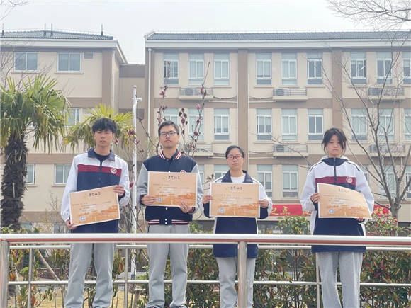 浦东吴迅中学爱我国防百炼成钢全力以赴争创辉煌高一年级东方绿舟国防