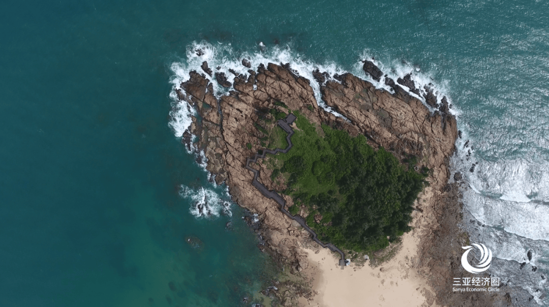 日落消失前,前往第二站——清水湾吧,沿着蜿蜒的海岸线漫步,柔软的