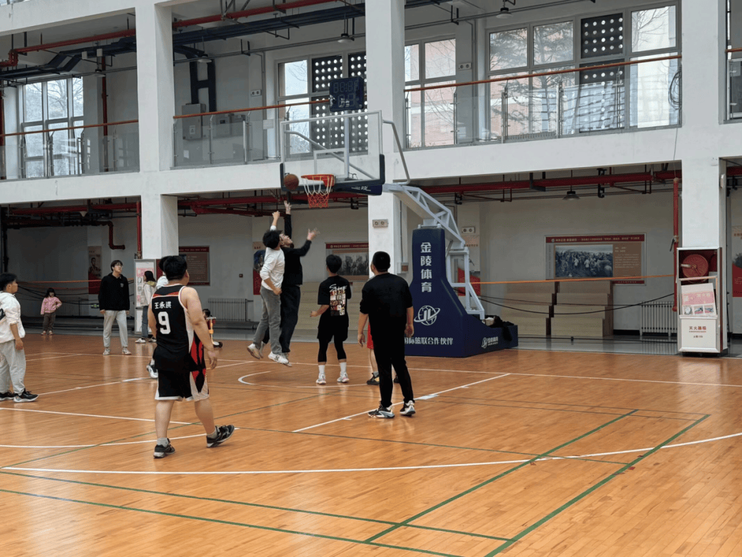 土木工程学院师生篮球交流赛_青春_身心_体育馆