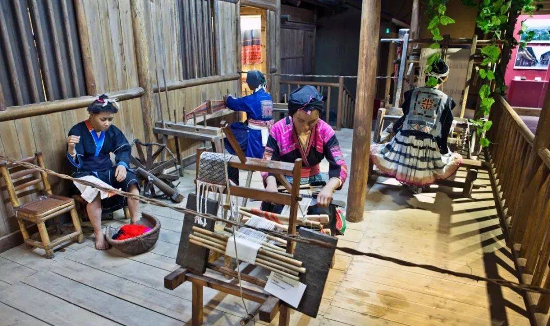 广东瑶族博物馆陈列的主题为"瑶岭长歌"