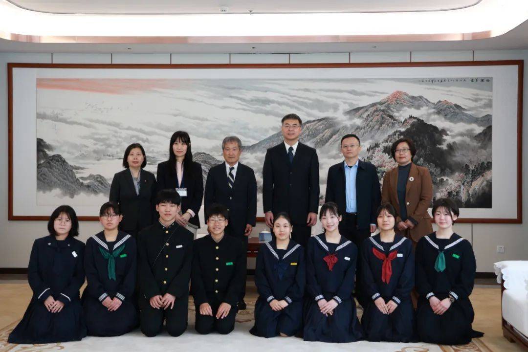 张湘赣会见日本高松市中学生友好访问团