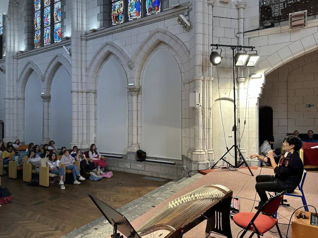 法国波城孔子学院成功举办中国文化节活动