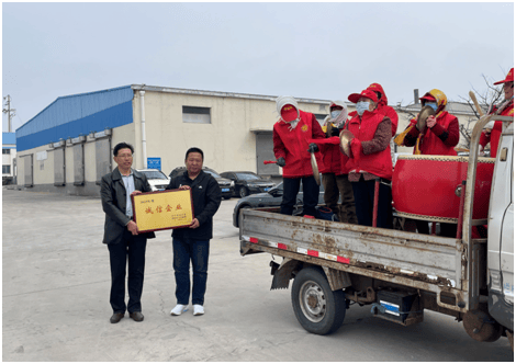 虎山镇大张旗鼓为诚信典型授牌虎山镇美德信用宣传月系列之五