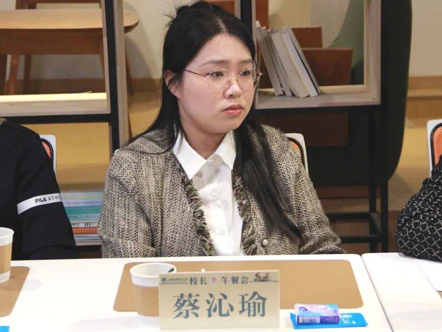 学校举行2024年第二次校长午餐会